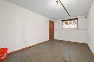 282 Scholes St, Brooklyn, NY for lease Interior Photo- Image 2 of 24
