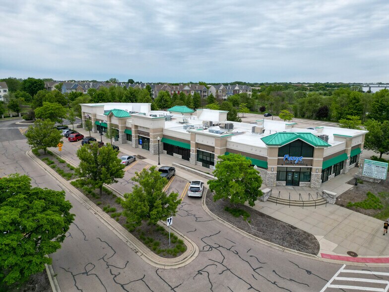 1021-1057 Fountain View Dr, Carol Stream, IL à louer - Photo du bâtiment - Image 2 de 4