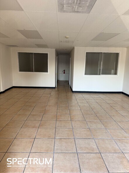 2537 W Beverly Blvd, Montebello, CA à louer - Photo du bâtiment - Image 3 de 8