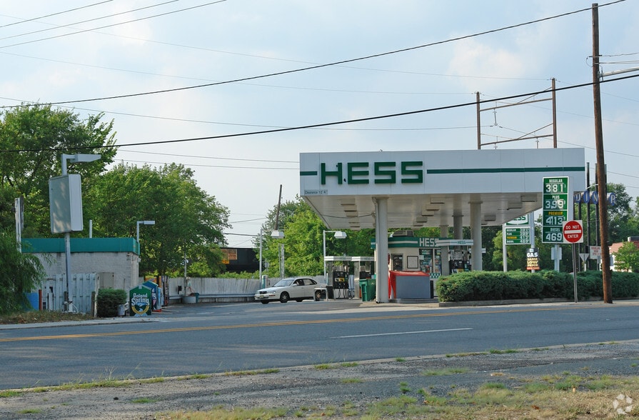 342 N. Brooklawn Cir, Gloucester City, NJ for lease - Building Photo - Image 2 of 4