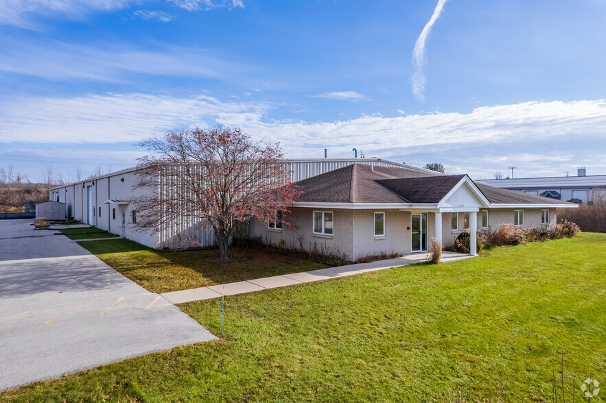 2805 E Progress Dr, West Bend, WI for sale - Building Photo - Image 1 of 1