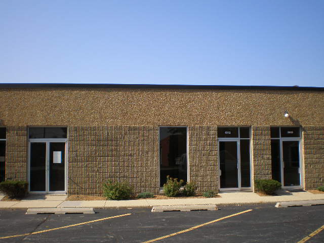 1910-1986 Raymond Dr, Northbrook, IL for lease - Building Photo - Image 3 of 4