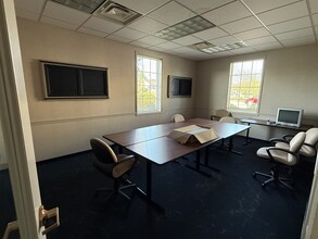 38201 Erie St, Willoughby, OH for lease Interior Photo- Image 2 of 6