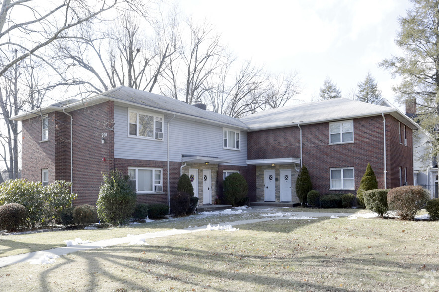 200-210 Broad Ave, Leonia, NJ à vendre - Photo principale - Image 1 de 1