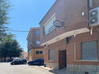 Plus de détails pour Multi-résidentiel à vendre