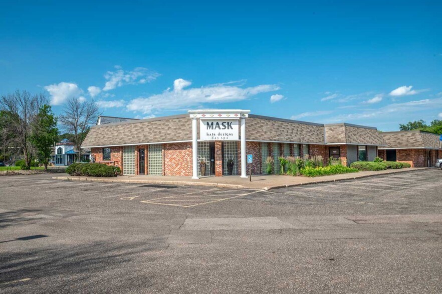 10800 Greenbrier Rd, Minnetonka, MN à louer - Photo du bâtiment - Image 2 de 3