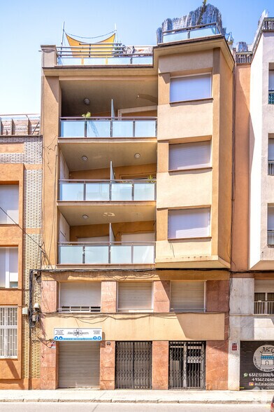 Immeuble residentiel dans Barcelone, Barcelona à vendre - Photo du bâtiment - Image 2 de 2