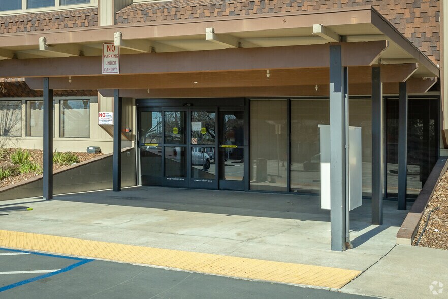 4600 47th Ave, Sacramento, CA à louer - Photo du bâtiment - Image 3 de 5
