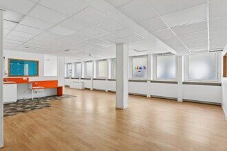 Office in Levallois-Perret for lease Interior Photo- Image 2 of 12
