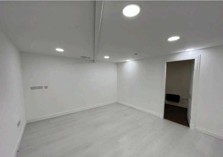 3 Midfield Dr, Kirkcaldy for lease Interior Photo- Image 1 of 3