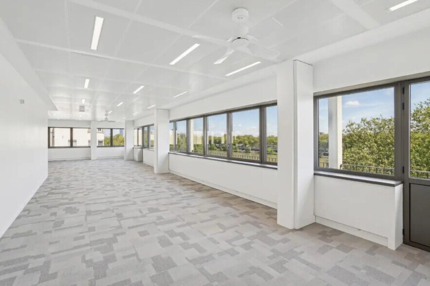 Office in Lyon for sale - Building Photo - Image 1 of 11