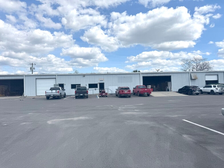 2055 NW 8th Ave, Ocala, FL for lease - Building Photo - Image 2 of 3