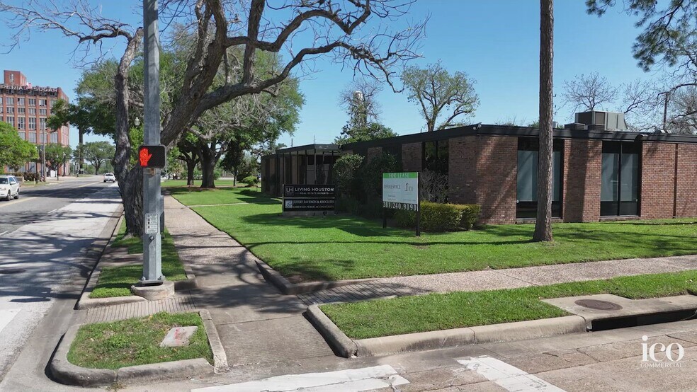 131 Brooks St, Sugar Land, TX à louer - Vidéo sur l’inscription commerciale - Image 2 de 10