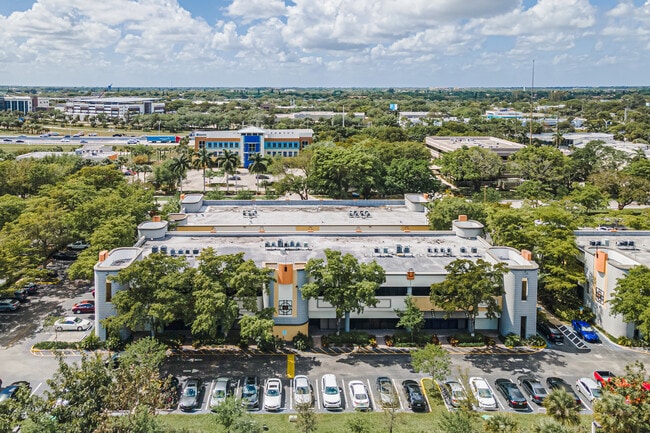 Plus de détails pour 350 Fairway Dr, Deerfield Beach, FL - Bureau à louer