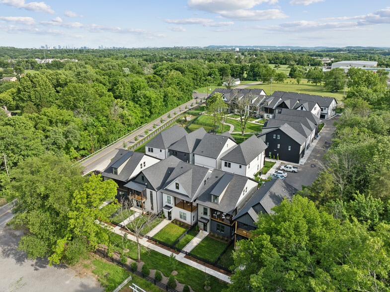 5 Homes Available for Purchase portfolio of 5 properties for sale on LoopNet.ca - Aerial - Image 2 of 13