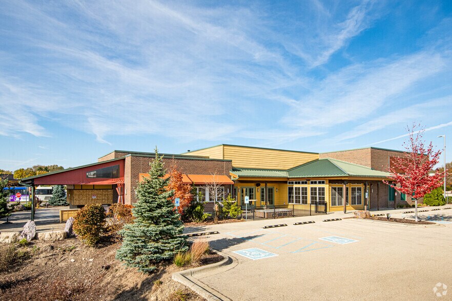 89 East Towne Mall, Madison, WI à louer - Photo du bâtiment - Image 2 de 21