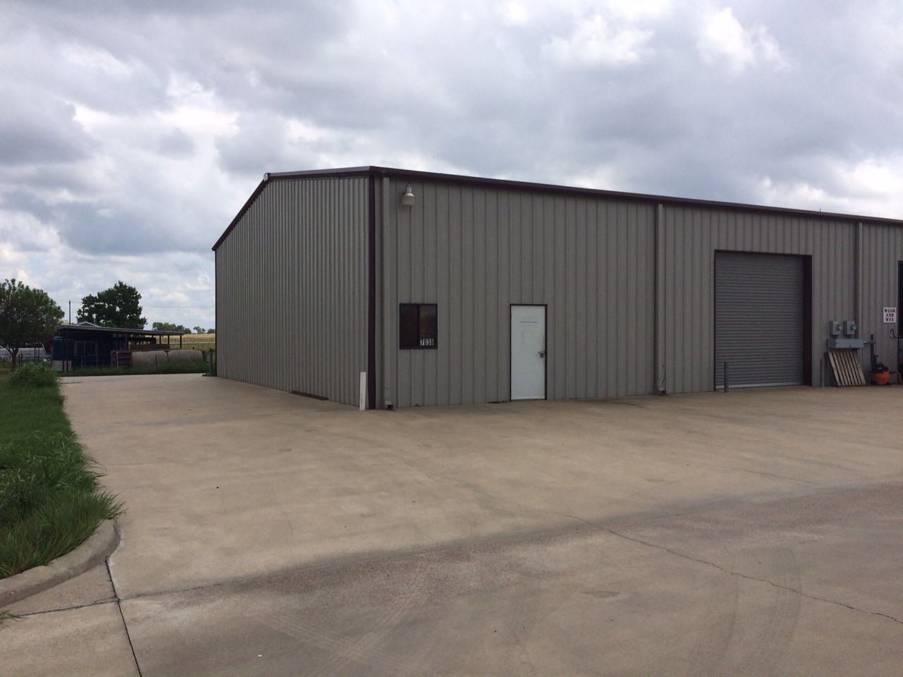 7036-7038 Coyote Run, Bryan, TX for lease Building Photo- Image 1 of 5