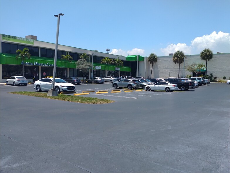 750 E Sample Rd, Pompano Beach, FL for lease - Building Photo - Image 2 of 8