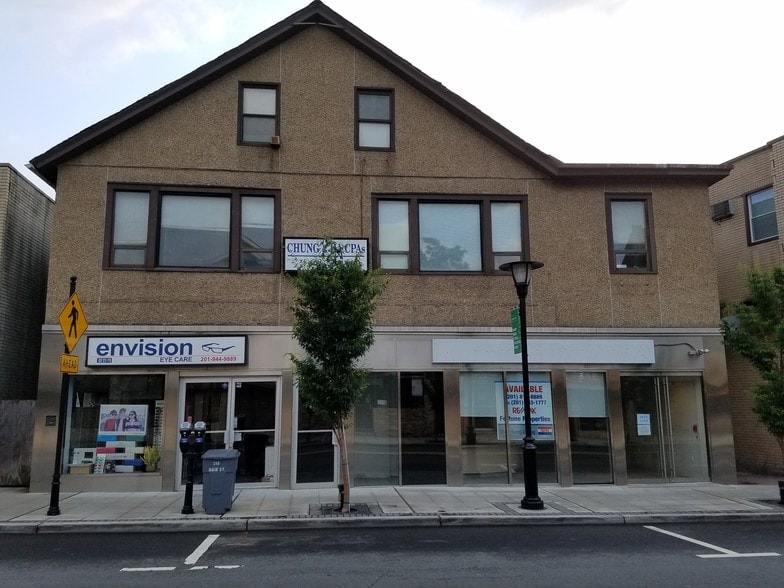 215 Main St, Fort Lee, NJ for sale - Building Photo - Image 1 of 1