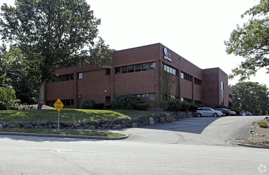 300 Bear Hill Rd, Waltham, MA for lease - Building Photo - Image 1 of 9