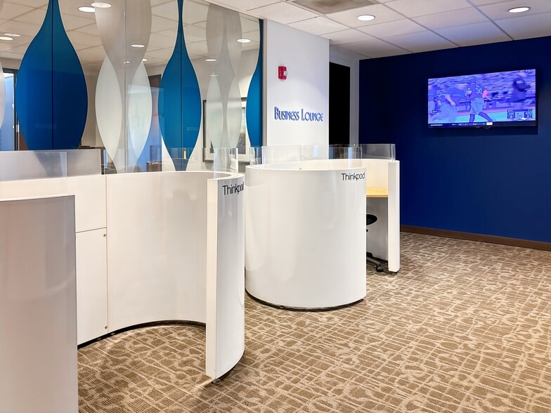 630 Freedom Business Center Dr, King Of Prussia, PA for lease - Interior Photo - Image 3 of 10