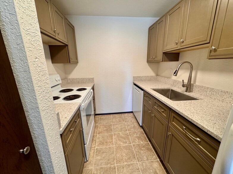 1125 13th St, Shelton, WA à vendre - Photo du bâtiment - Image 3 de 7