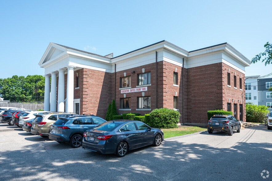 385 Court St, Plymouth, MA à louer - Photo du bâtiment - Image 1 de 7