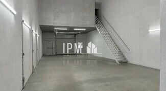 Plus de détails pour Local d'activités à louer