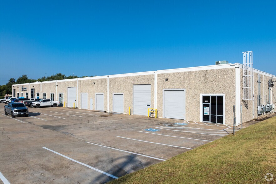 9416 Neils Thompson Dr, Austin, TX à louer - Photo du bâtiment - Image 1 de 21
