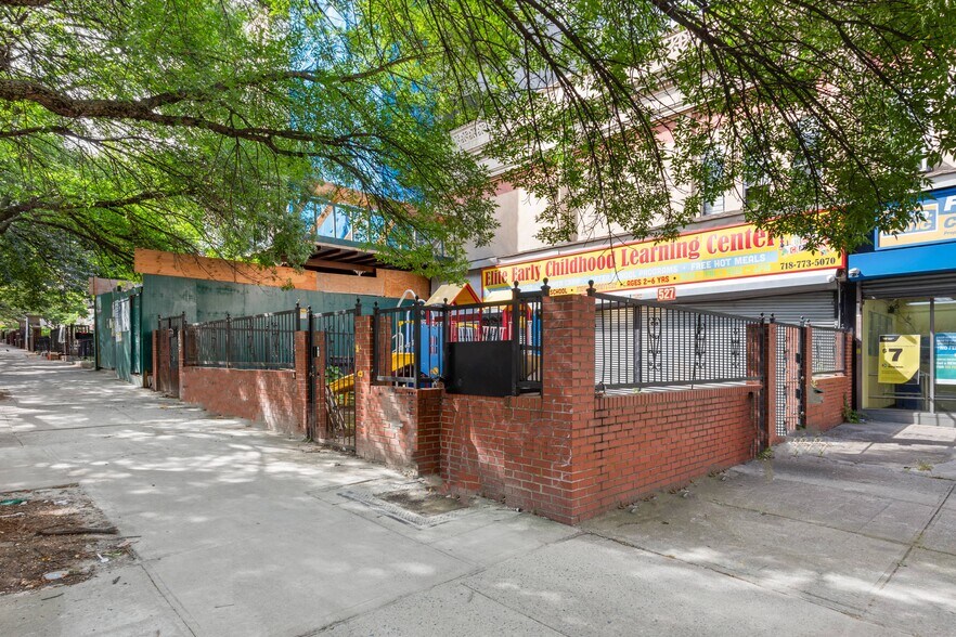 527 Eastern Pky, Brooklyn, NY à louer - Photo du bâtiment - Image 3 de 4