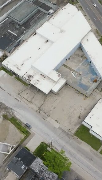 20530 Hoover Rd, Detroit, MI à vendre - Vidéo sur l’inscription commerciale - Image 2 de 39