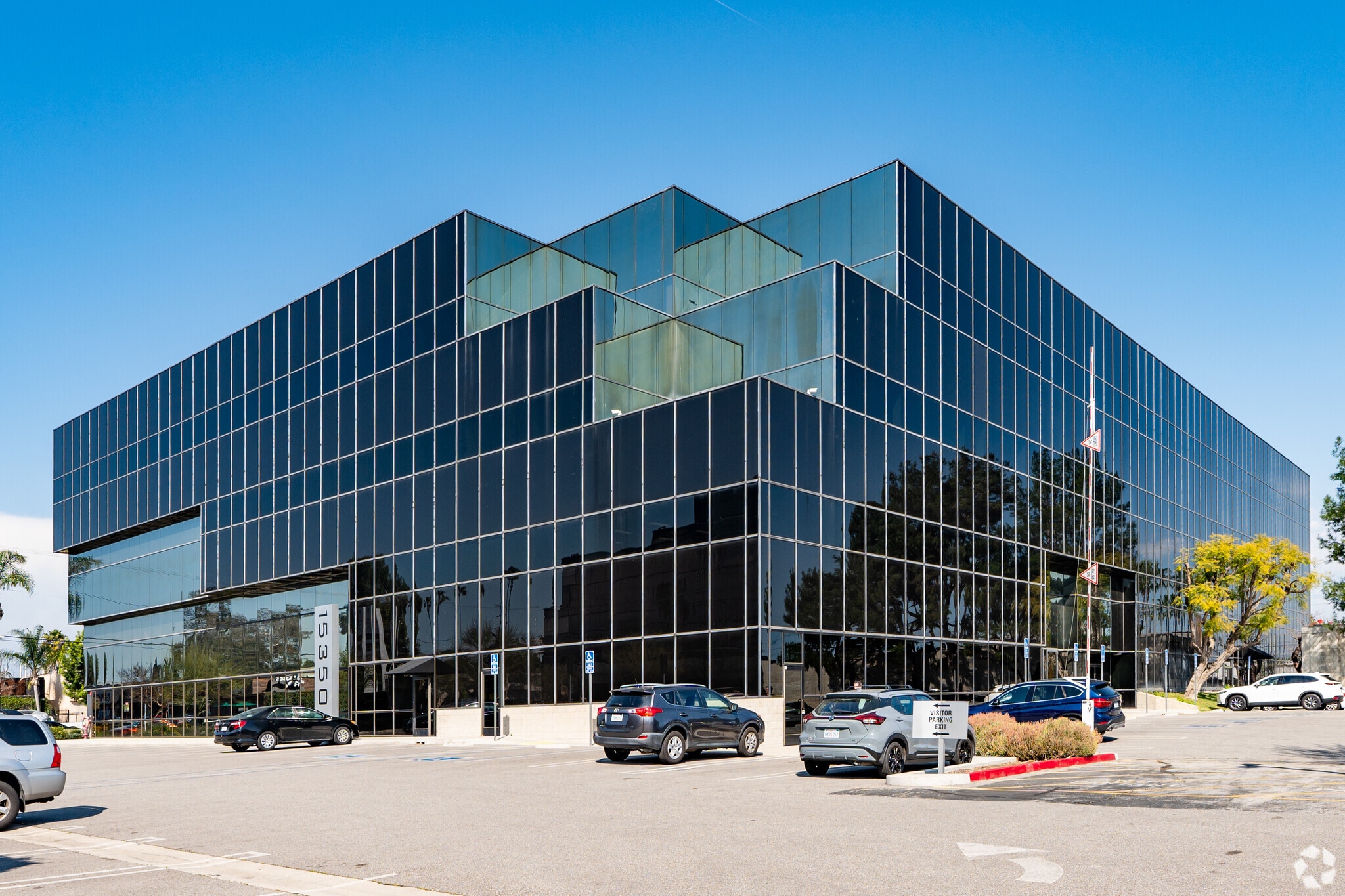 15350 Sherman Way, Van Nuys, CA for lease Primary Photo- Image 1 of 3