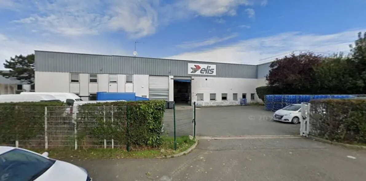 Industrial in Plaisir for lease Building Photo- Image 1 of 2