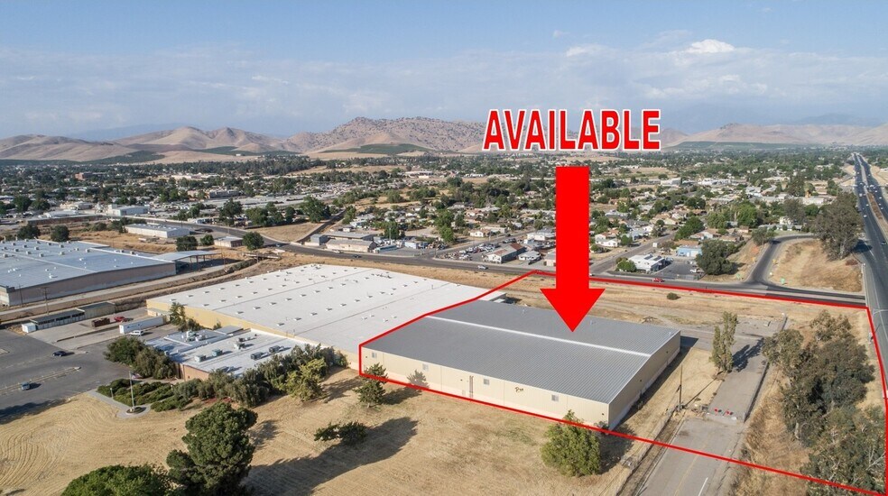 90 W Poplar Ave, Porterville, CA à louer - Photo du bâtiment - Image 1 de 9