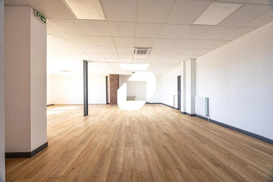 Office in Vaux-le-Pénil for sale - Interior Photo - Image 3 of 16