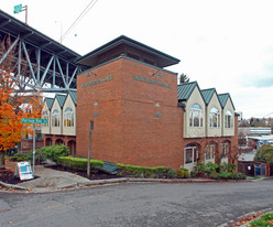 Northern Passage Building - Épicerie