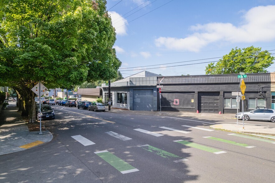 535 NE 28th Ave, Portland, OR for lease - Building Photo - Image 3 of 9