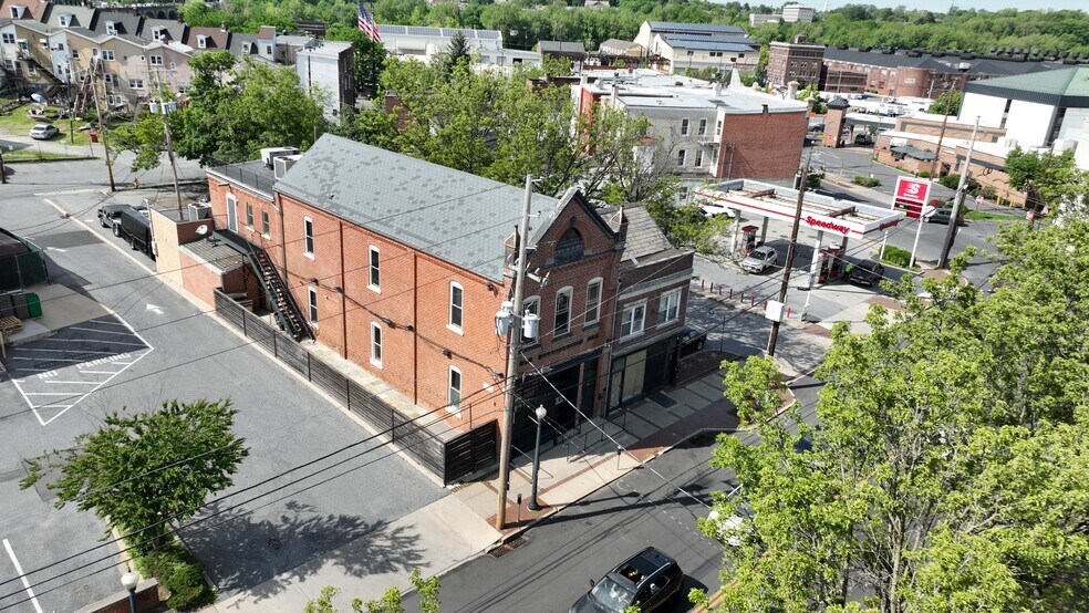 215-217 Broadway, Bethlehem, PA à louer - Photo du bâtiment - Image 3 de 76