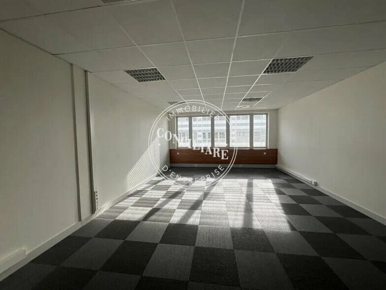 Office in Toulouse for lease - Interior Photo - Image 2 of 3
