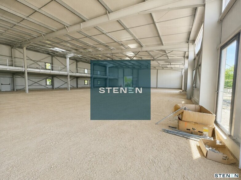 Flex in L'ISLE-SUR-LA-SORGUE for lease - Building Photo - Image 2 of 6