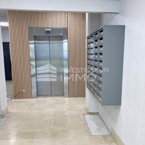 Office in Longjumeau for lease - Lobby - Image 3 of 4