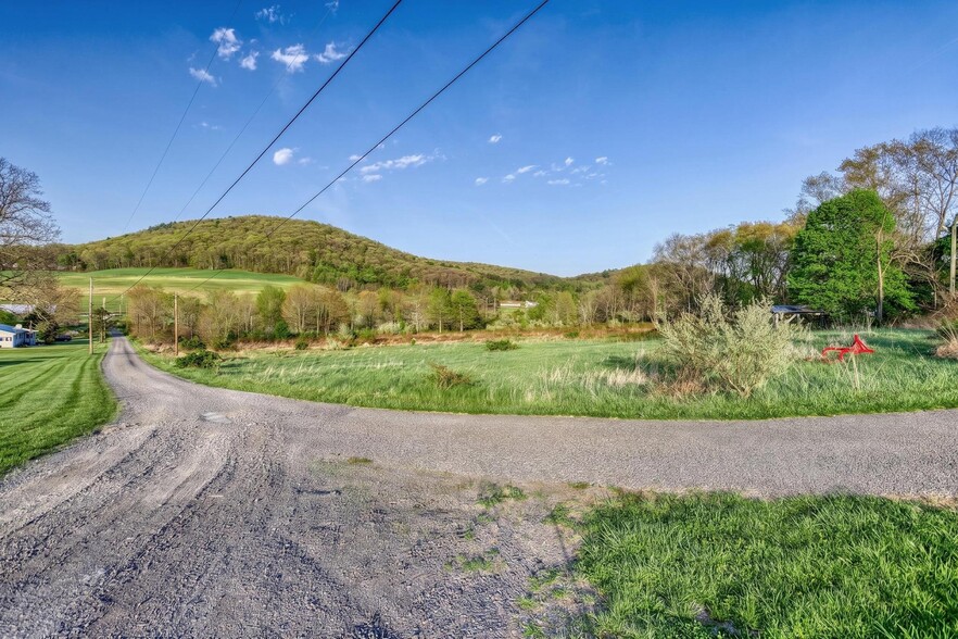 57 Metz Ln, New Bloomfield, PA for sale - Building Photo - Image 2 of 28