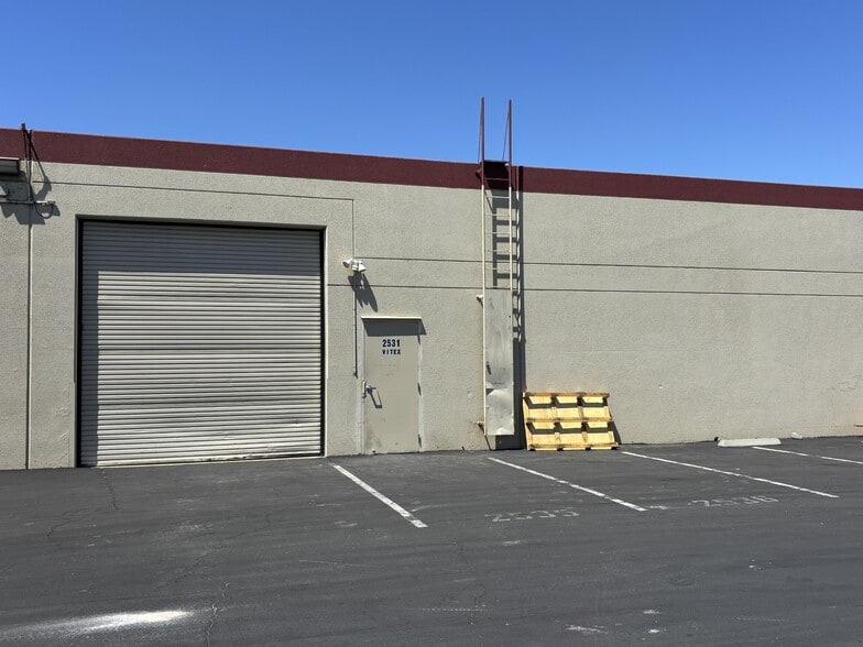 2521-2551 Del Monte St, West Sacramento, CA à louer - Photo du bâtiment - Image 3 de 4