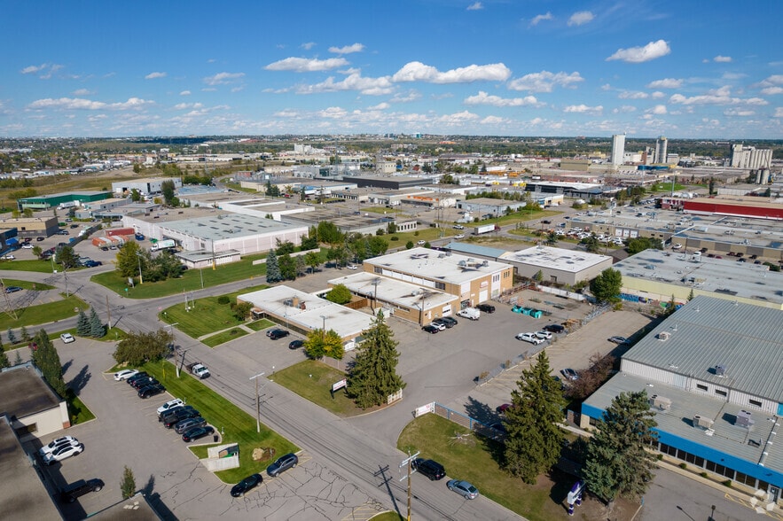 905 34th Ave SE, Calgary, AB for sale - Aerial - Image 2 of 4