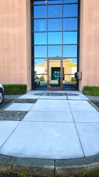 3785 Brickway Blvd, Santa Rosa, CA à louer - Photo du bâtiment - Image 2 de 6