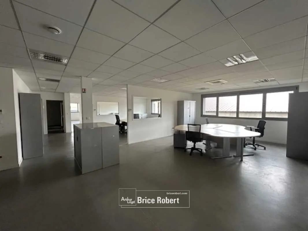 38 Rue Vaucanson, Décines-Charpieu for lease Interior Photo- Image 1 of 6