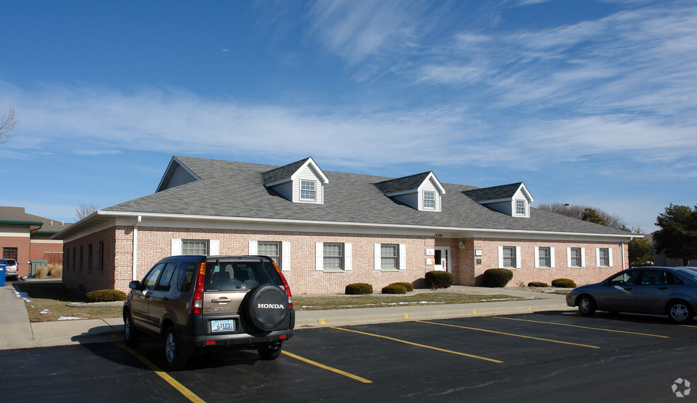 2309 W White Oaks Dr, Springfield, IL for lease - Building Photo - Image 2 of 2