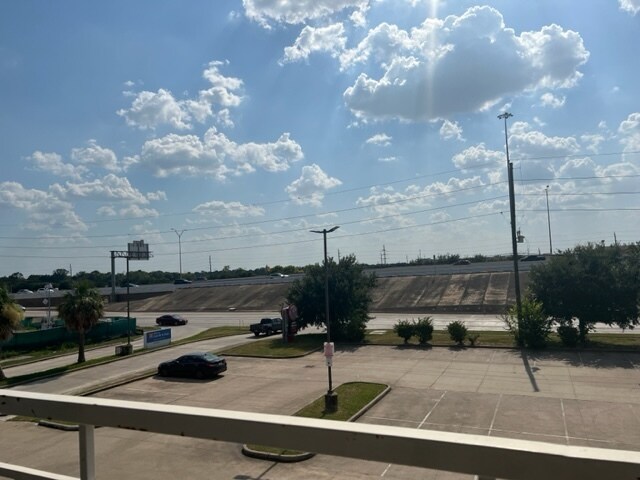 6833 W Sam Houston Pky S, Houston, TX à vendre - Photo du bâtiment - Image 2 de 24