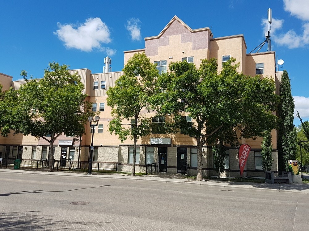 8904 118 Av NW, Edmonton, AB à vendre Photo du bâtiment- Image 1 de 1