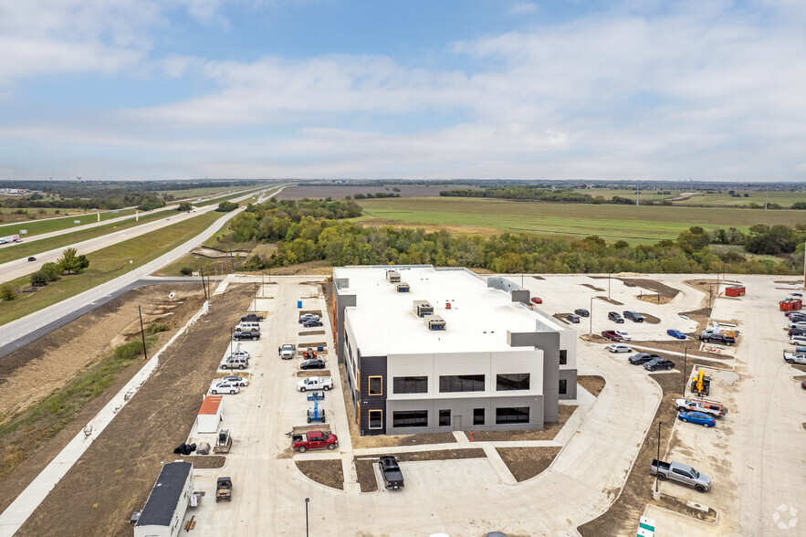 3012 E Pecan St, Pflugerville, TX for lease - Building Photo - Image 3 of 7